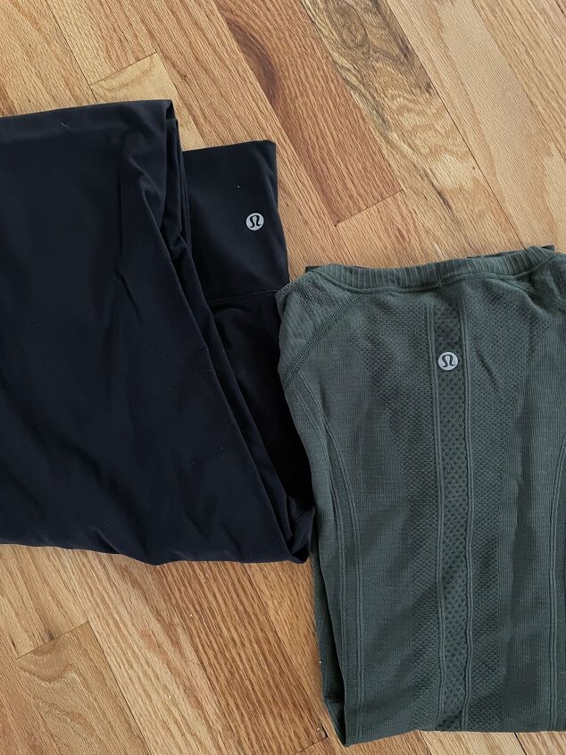 how to wash lulus and keep them in the best shape possible, Black Lululemon leggings and green shirt