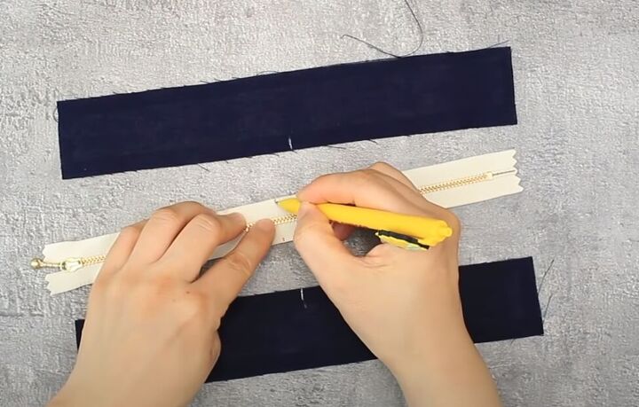 how to make a mini purse with a zipper lining in 7 simple steps, Marking the center points