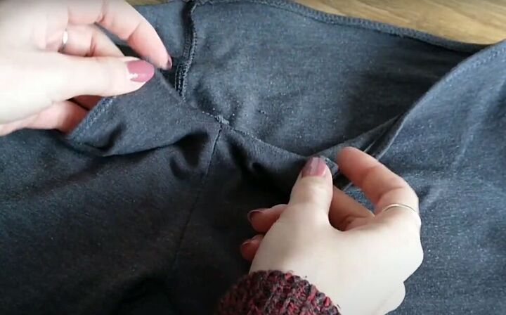 2 quick easy upcycling ideas diy fur collar strappy leggings, Cutting the elastic waistband