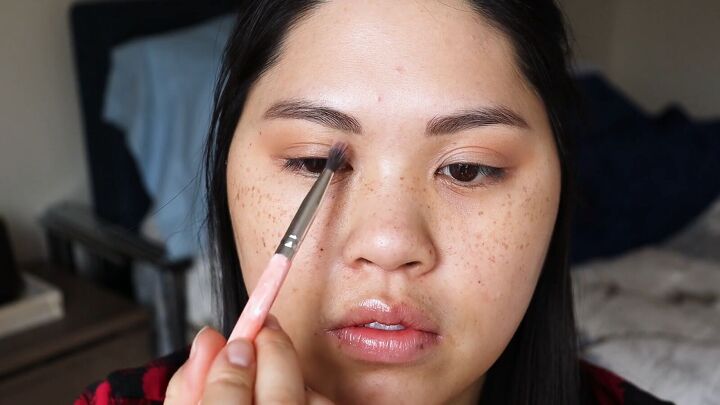looking for a subtle sultry look try this soft glam makeup tutorial, Applying eyeshadow to the inner corner