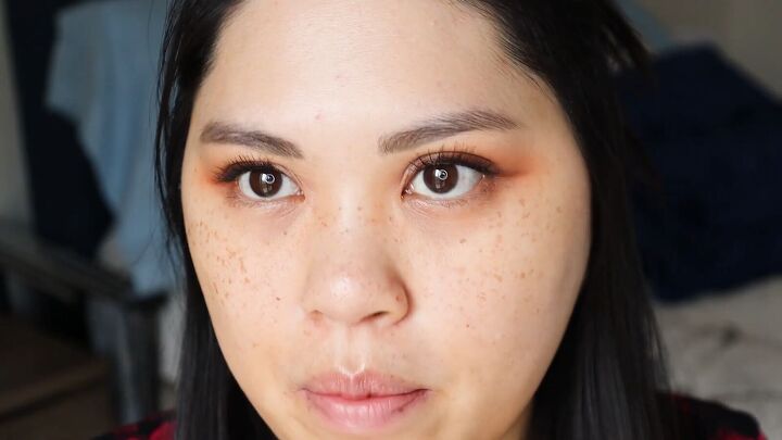looking for a subtle sultry look try this soft glam makeup tutorial, Curled lashes with mascara