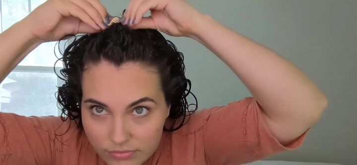 9 step simple curly girl method for beginners how to start the cgm, Drying hair with a claw clip