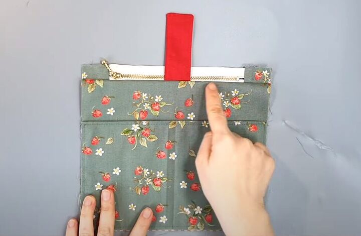 how to make a crossbody bag from scratch free pattern, Topstitching the edge of the pocket
