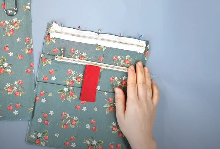 how to make a crossbody bag from scratch free pattern, Sewing the longer zipper to the bag