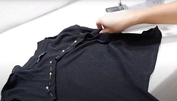 how to cut a t shirt into a crop top in 4 super cute ways, Folding and pining a casing around the back
