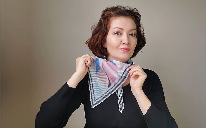 3 quick elegant easy ways to tie an hermes plisse scarf, Pulling out the outer part of the scarf