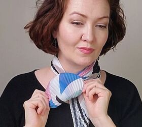 3 quick elegant easy ways to tie an hermes plisse scarf, Hermes Plisse scarf tying