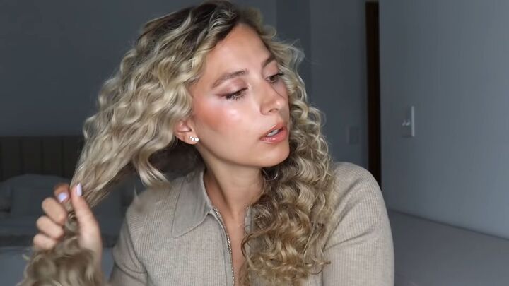 diy heatless straw curls how to curl hair overnight with straws, Applying serum to the heatless straw curls