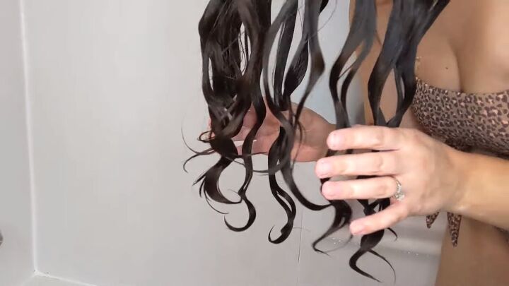 how to damp style curly hair wet wavy hairstyling, How to scrunch curly hair
