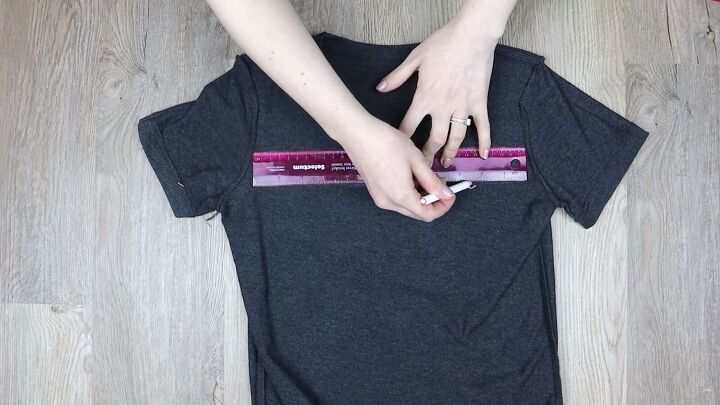 6 unique diy cut out t shirt designs that are quick easy to do, Using a ruler to draw a line across