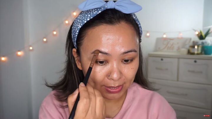 8 viral trending makeup hacks you need to try, Applying eyeshadow to eyebrows