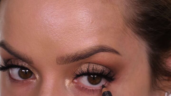 how to do a classic brown gold eyeshadow look that suits everyone, Brown eyeshadow look