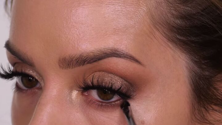 how to do a classic brown gold eyeshadow look that suits everyone, Soft brown eyeshadow