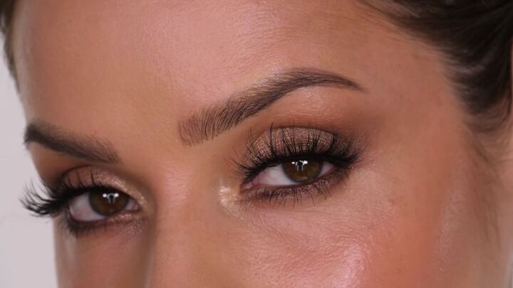 how to do a classic brown gold eyeshadow look that suits everyone, Brown and gold eyeshadow look