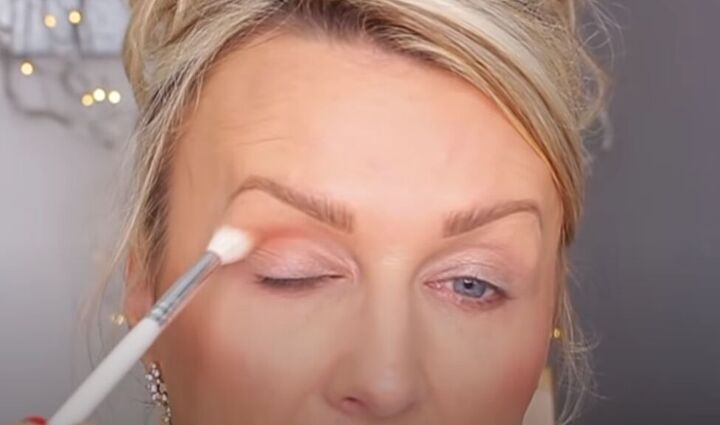 how to do glam dramatic green gold eye makeup, Applying gold eyeshadow to the crease