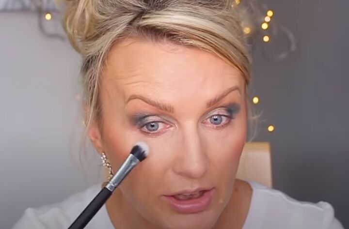 how to do glam dramatic green gold eye makeup, Sweeping away fall from the eyeshadow