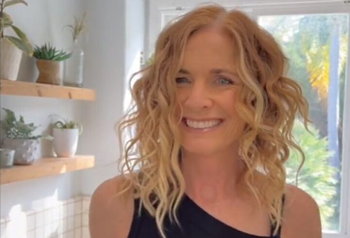 how to refresh curly hair in 3 quick easy steps, How to refresh curly hair