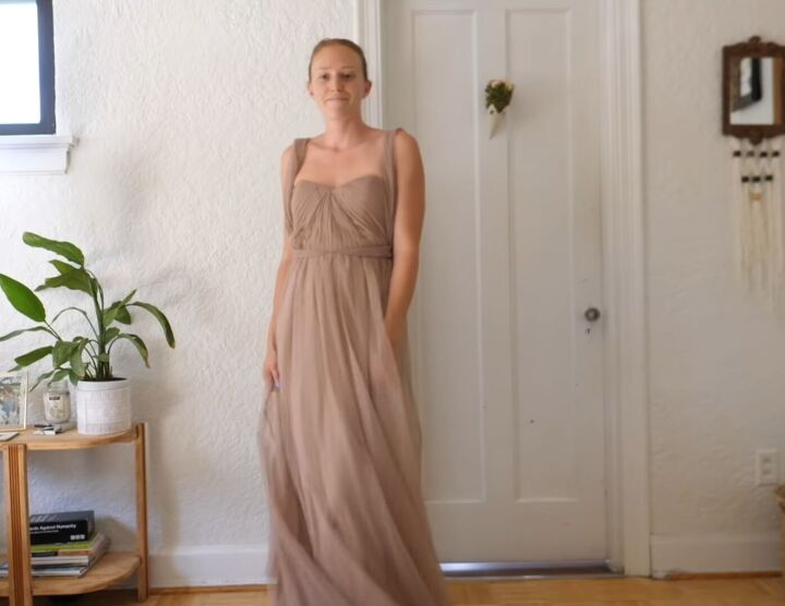 multiway bridesmaid dress ways to wear One of my most asked questions: How do you tie a multiway bridesmaid dress? In this video, I'm showing you a few of my go-to styles
