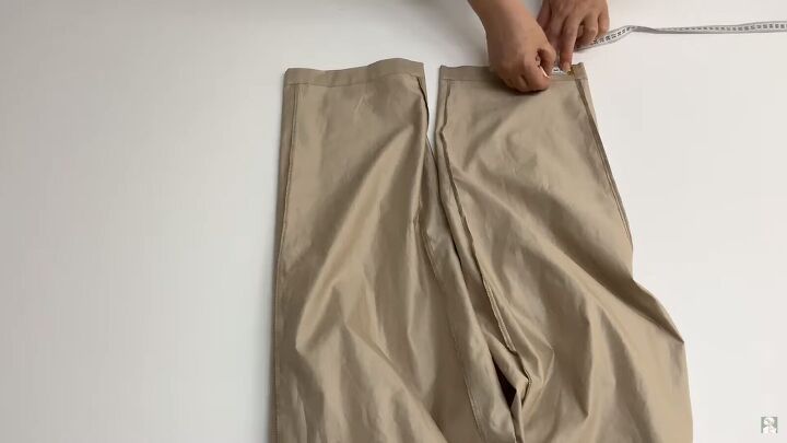 how to sew paperbag waist pants with pockets using a free pattern, Making pleats in the pants