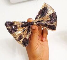 4 quick easy scrap fabric ideas for cute hair accessories, Gathering the fabric in the middle