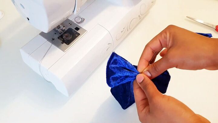 4 quick easy scrap fabric ideas for cute hair accessories, Attaching the bow to the headband