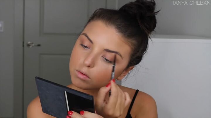 need a soft summer makeup look try this step by step tutorial, Filling in her brows