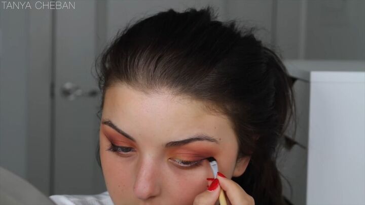 how to get ombre smokey eyes in just 20 minutes, Applying eyeliner