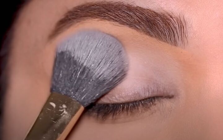 how to fix patchy eyeshadow tips for getting perfect eye makeup, Setting the primer with setting powder