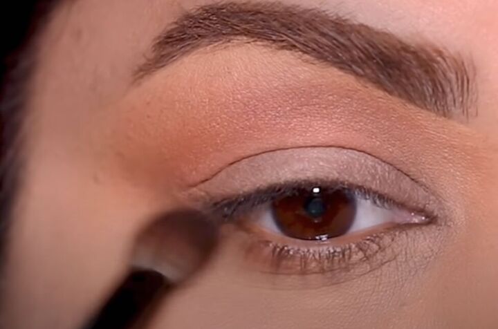 how to fix patchy eyeshadow tips for getting perfect eye makeup, How to prevent patchy eyeshadow