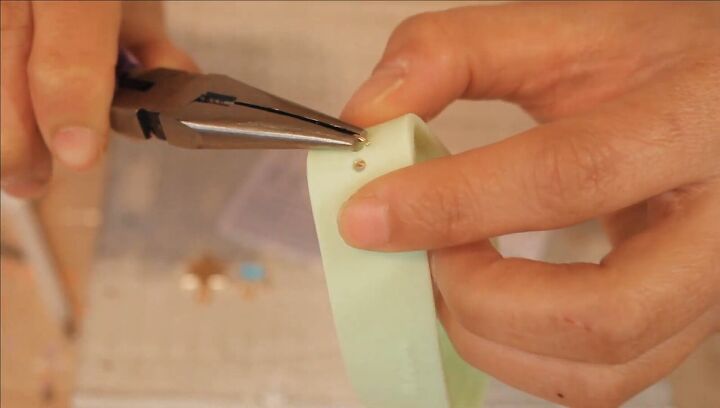 4 ways to create super cute custom wristbands, Attaching the jump rings