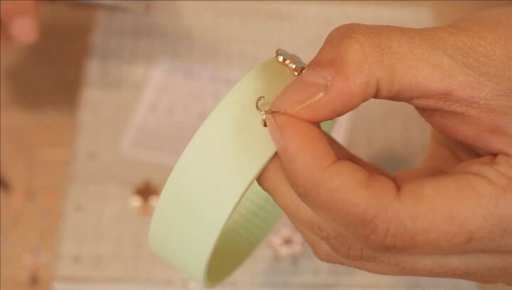4 ways to create super cute custom wristbands, Custom wristband