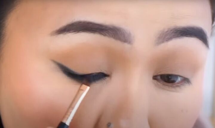 date night makeup how to create a soft glamorous look for a date, Applying the creamy eyeliner to the upper lash line with a brush