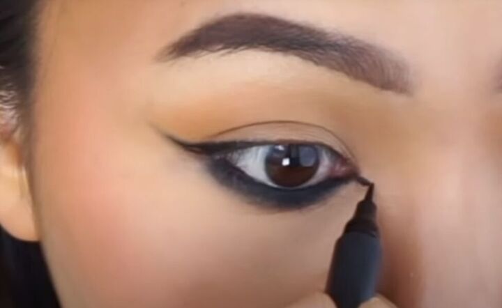 date night makeup how to create a soft glamorous look for a date, Using a fine tipped eyeliner to extend the line to the inner corners