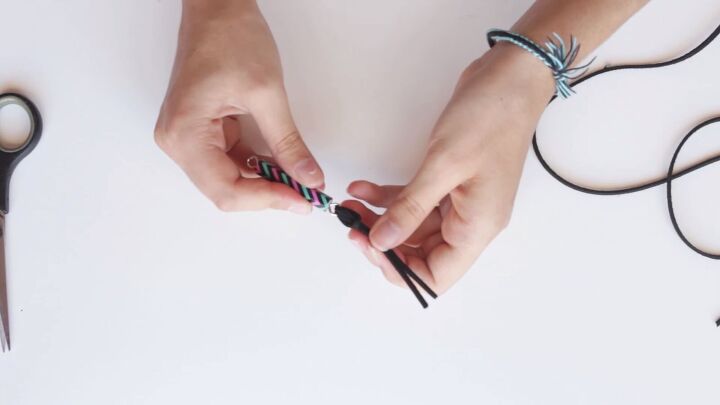 3 cute pieces of diy jewelry made from colored pencils, Tying the cord ends in knots