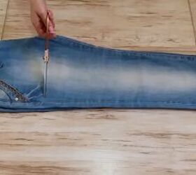 The shocking way she used ribbons to revamp her jeans for summer