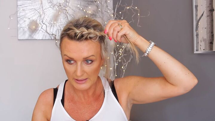 4 quick easy workout hairstyles for shoulder length hair, Pulling out the strands gently