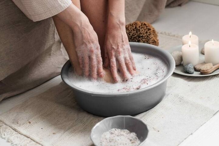homemade foot soak with epsom salt with essential oils