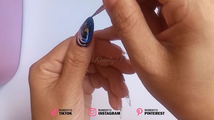 a surprisingly easy nail art design that anyone could do, easy nail art designs