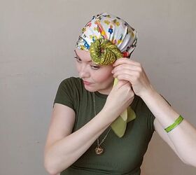3 retro summer headscarf styles inspired by the 1960s 1970s, Twisting and tying the side of the scarves