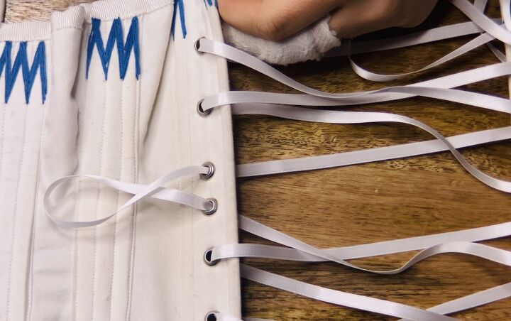 how to lace up a corset for beginners