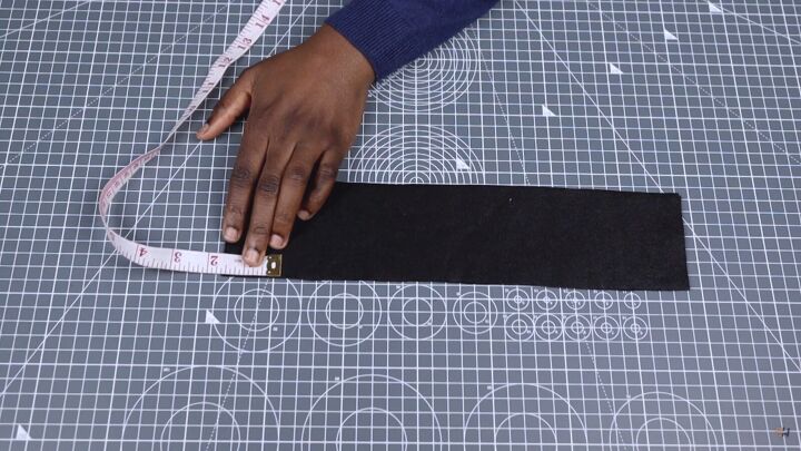 how to easily make a diy color block shirt with a simple v design, Measuring the fold
