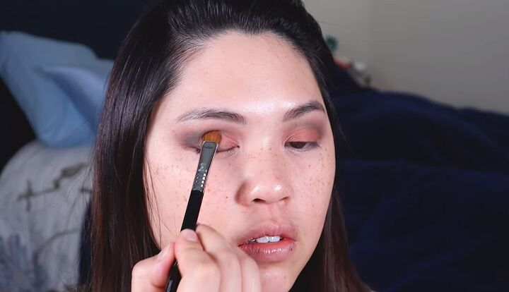 how to do your makeup to look like the glow look filter on tiktok, Mixing the transition shade with an orange color