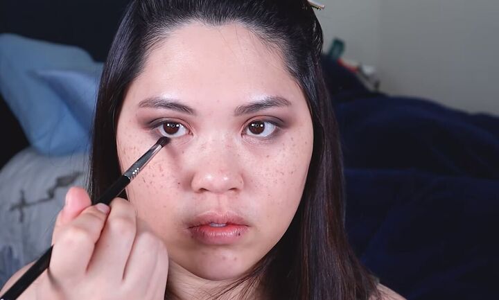 how to do your makeup to look like the glow look filter on tiktok, Smudging the bottom lash line