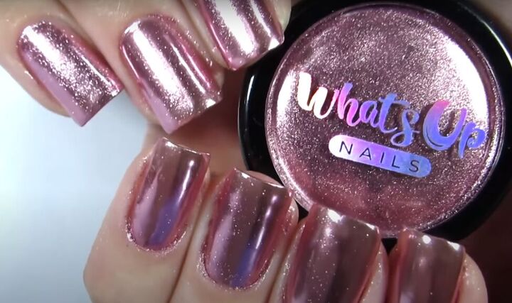 How to Easily Do Rose Gold Chrome Nails With Powder Instead of Polish | Upstyle How to Easily Do Rose Gold Chrome Nails With Powder Instead of Polish | Upstyle