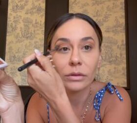 how to do makeup for a beach vacation long lasting makeup tricks, Adding shimmer to the lid