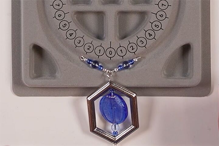 how to use a bead frame blue pendant necklace