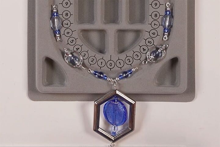 how to use a bead frame blue pendant necklace