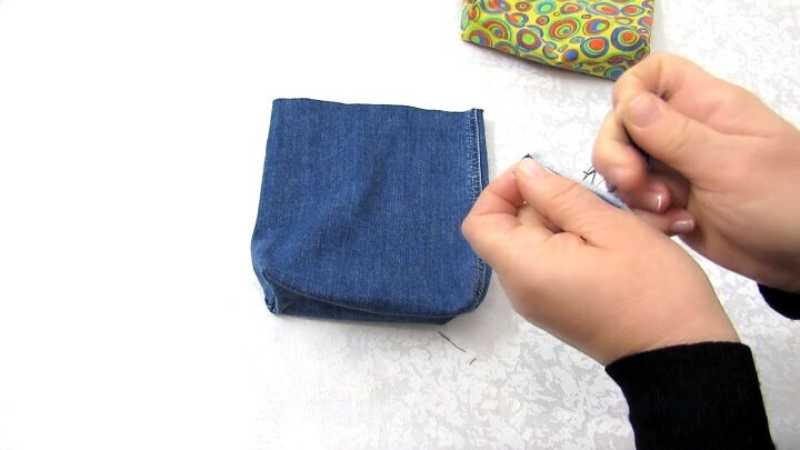 how to make 4 easy diy denim bags out of one pair of old jeans, creating loops