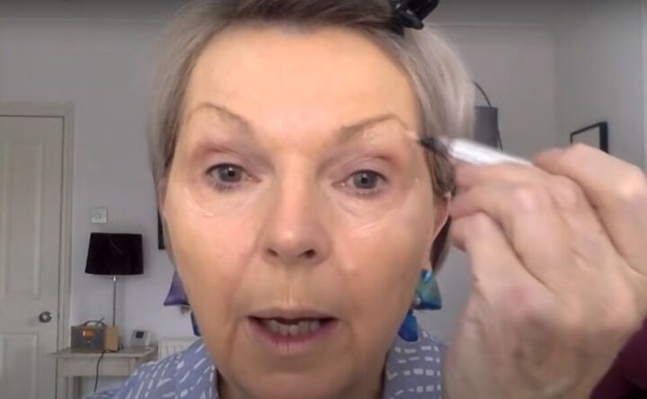 quick makeup for over 50s how to apply makeup for older women, Adding highlighter to the brow bones