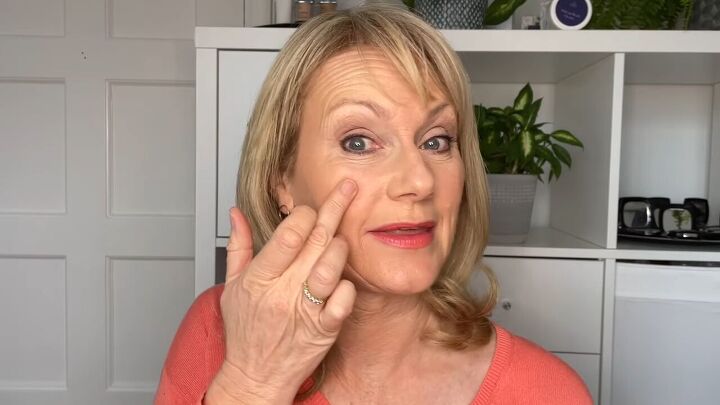 how to apply blush or bronzer for mature skin in 4 simple steps, does blush go over bronzer